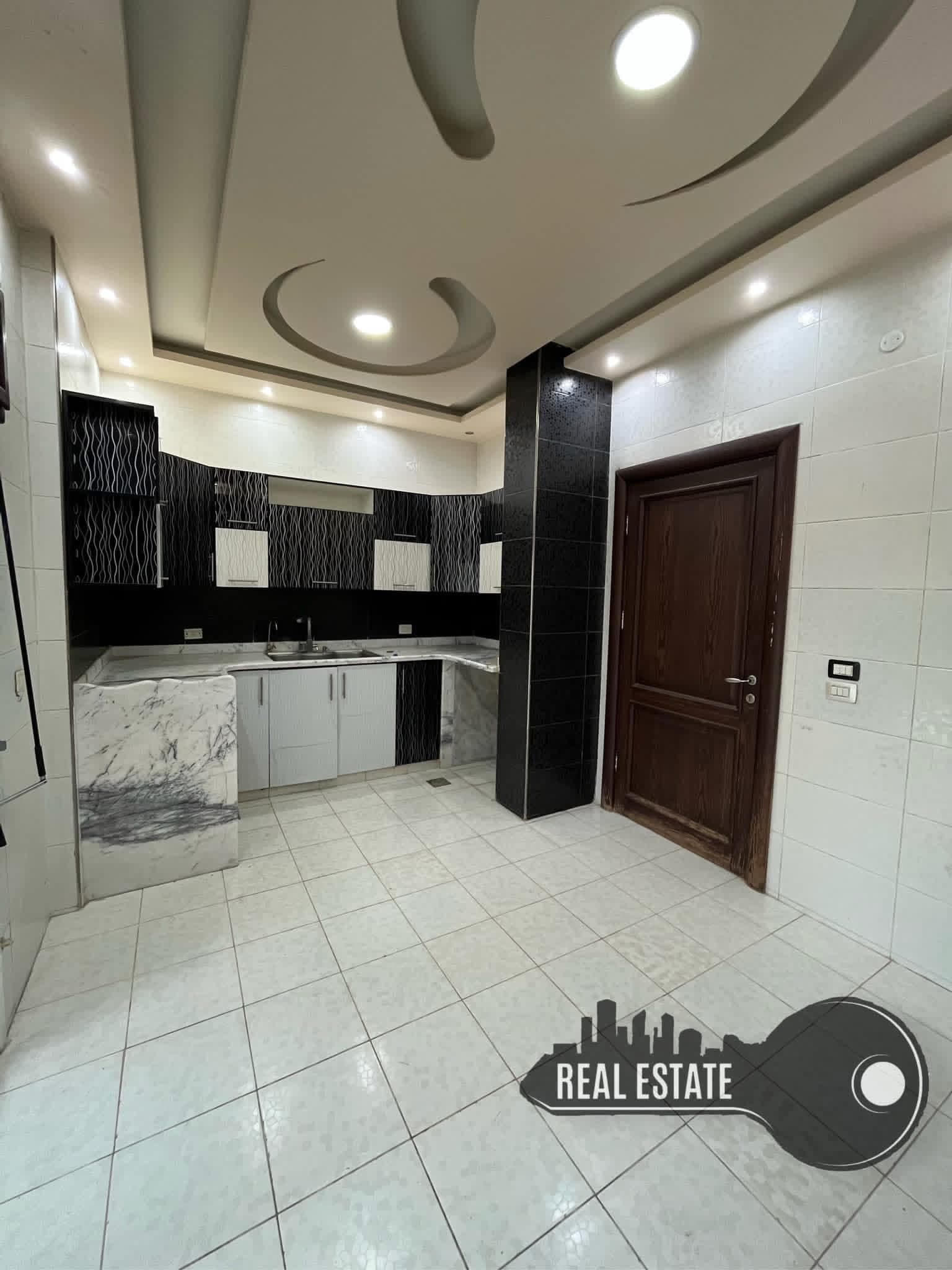 شقة 4 غرف 1 صالات 150م² أرضي مع فرش للبيع