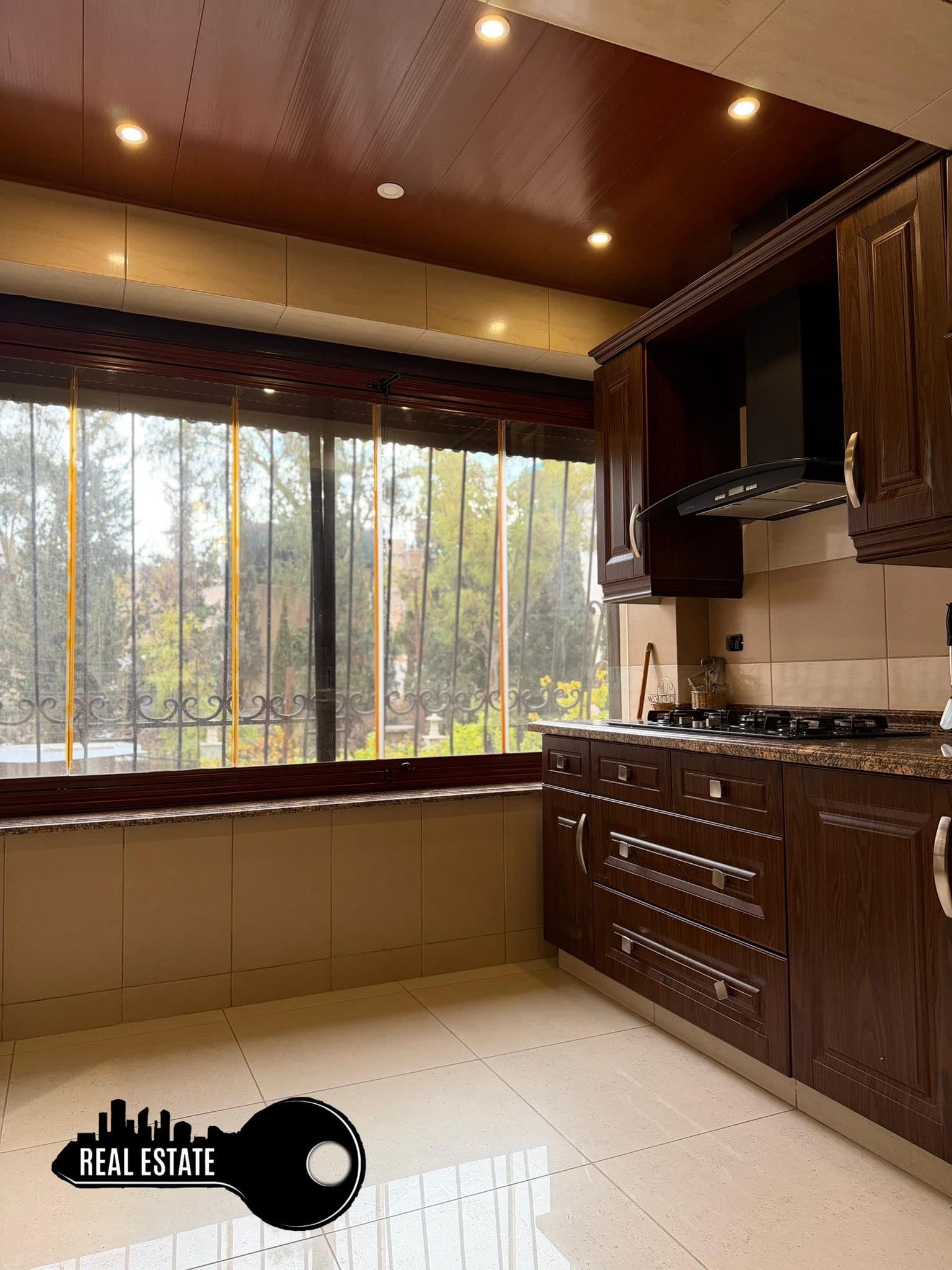 شقة 2 غرف 1 صالات 130م² طابق 1 مع فرش للبيع